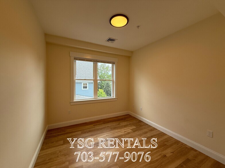 Building Photo - 14 Dorr St