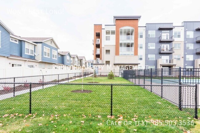 Building Photo - 56 E Resaca Dr