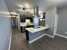 Building Photo - 1102 S Malott St