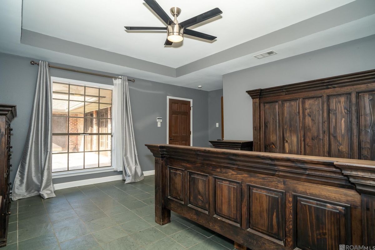 Building Photo - 3736 Sessions Dr