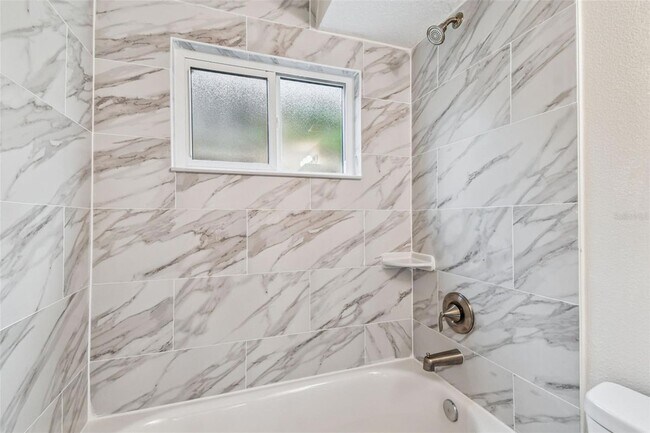 Building Photo - 650 E Tarpon Ave