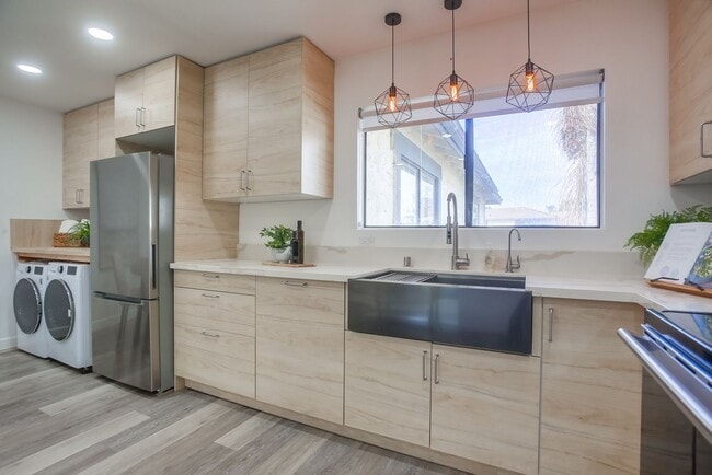 Building Photo - Newly Renovated 3BR/2BA Condo in