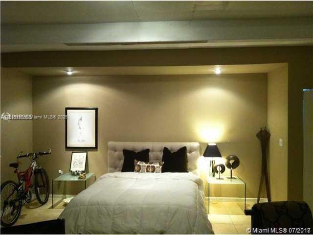 Primary Photo - 8950 NE 8th Ave