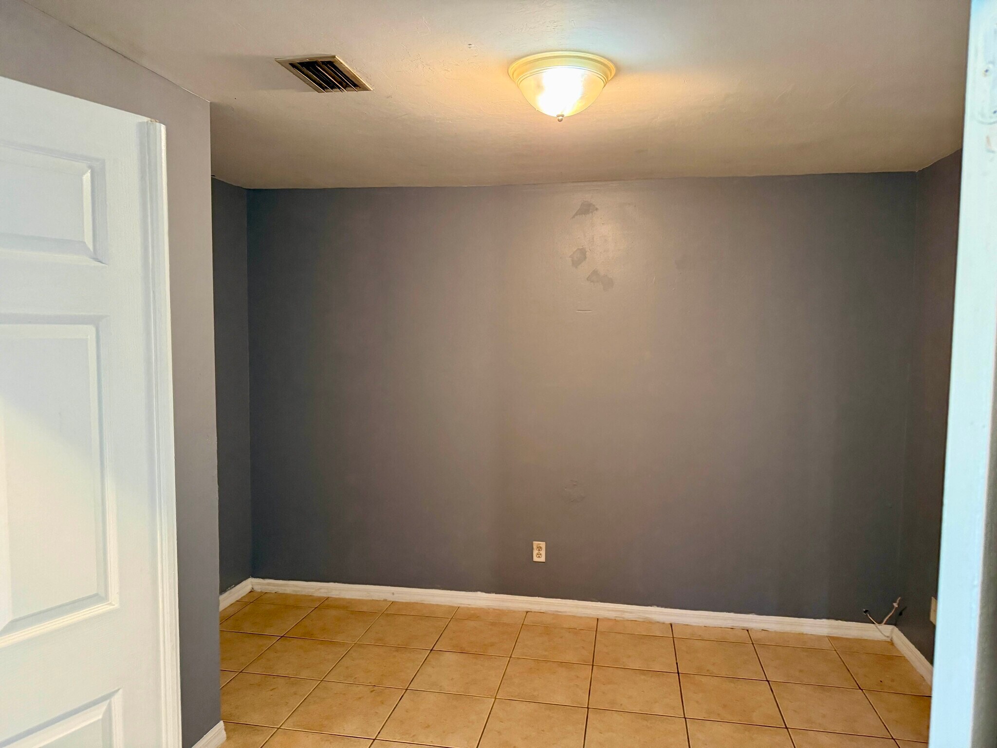 Building Photo - 4802 Golfview Blvd