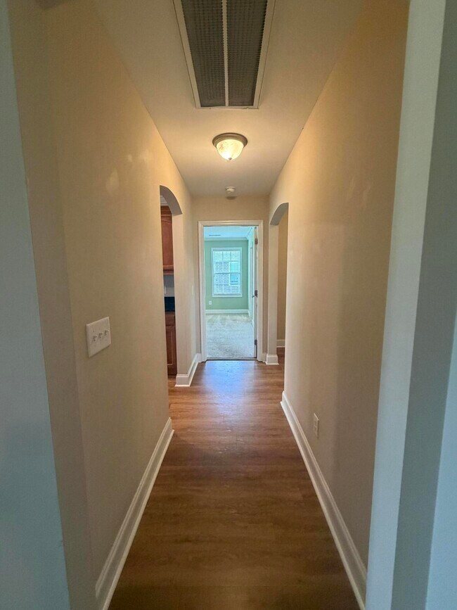 Building Photo - 2850 Foxcroft Cir