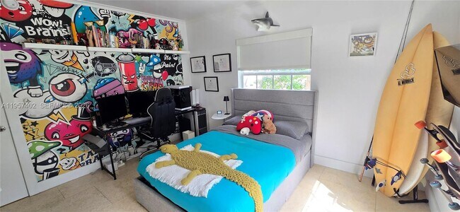 Building Photo - 932 15th St