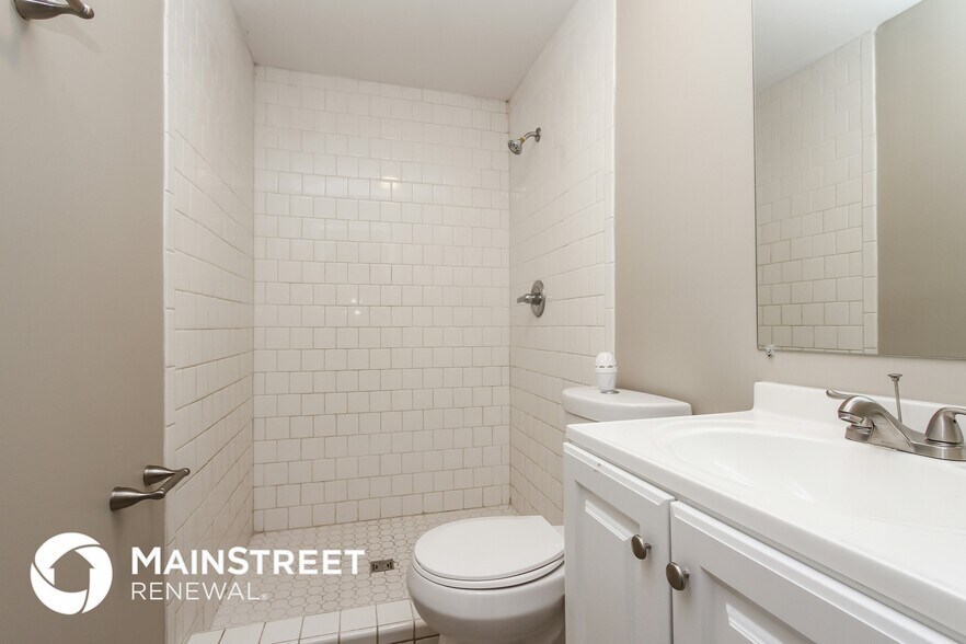 Building Photo - 644 Woods Crossing Ln