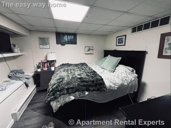 Building Photo - 10 Wallace St