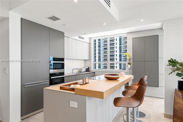 Primary Photo - 801 Brickell Key Blvd