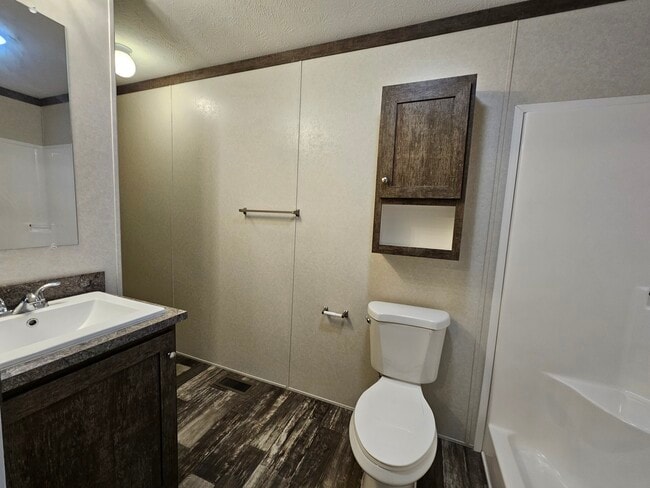 Building Photo - 215 Maple