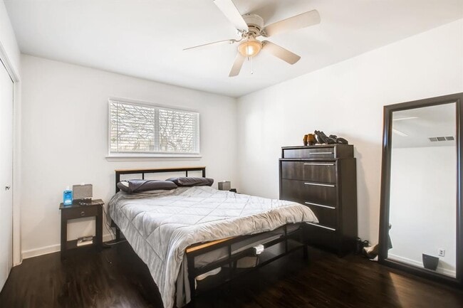 Building Photo - 312 W William Cannon Dr