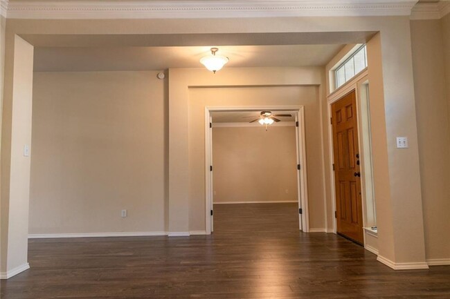 Building Photo - Stunning 4-Bedroom Single Family Home Just...