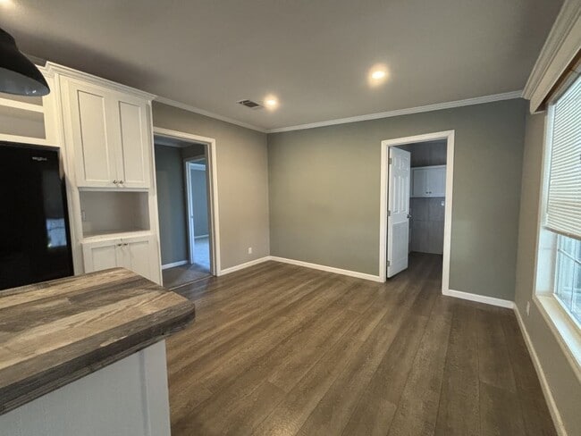 Building Photo - 4 Golf Cove Ct