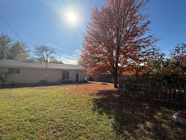 Building Photo - 5902 W Franklin St