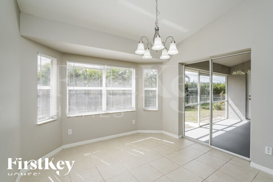 Building Photo - 8352 Bahamas Rd