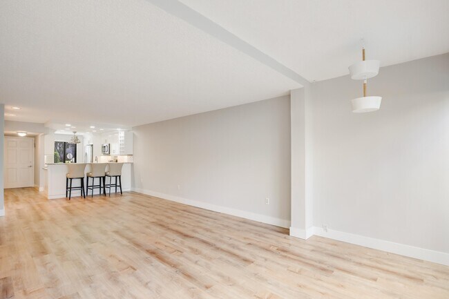 Building Photo - 4242 Deste Ct