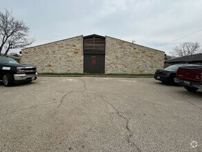 Building Photo - 2316 Andover Dr