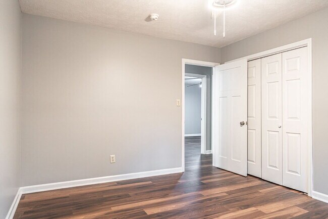 Building Photo - 120 Fox Hunt Ln