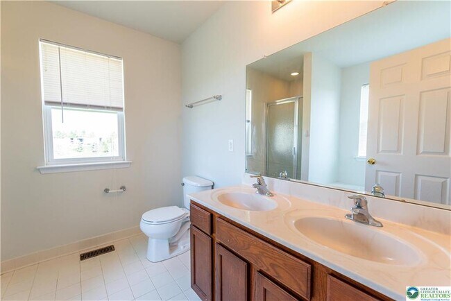 Building Photo - 955 King Way