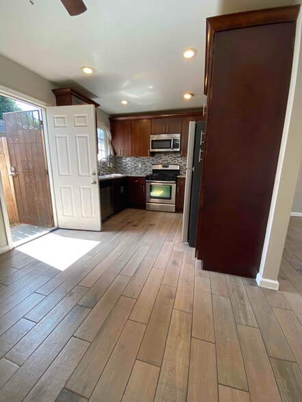 Building Photo - 1610-12 Dahlia Ave