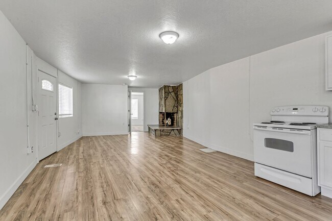 Building Photo - 13413 Minuteman Dr