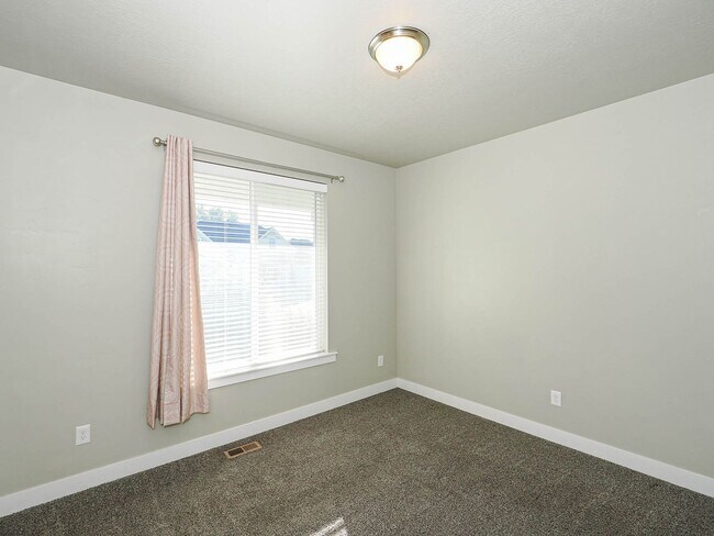 Building Photo - 4-bedroom, 2.5 bathroom Home
