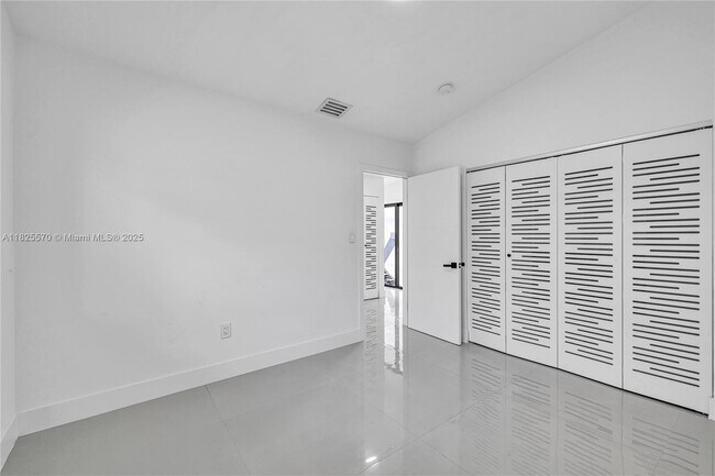 Building Photo - 1205 Wallace St
