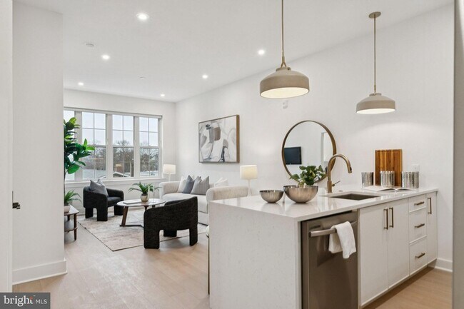 Building Photo - 30 W Allens Ln