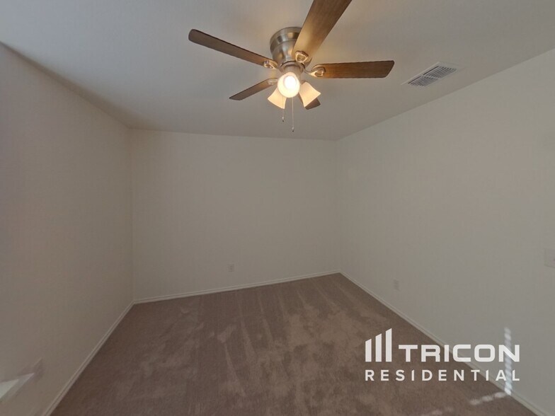 Building Photo - 2415 Carlow Ln