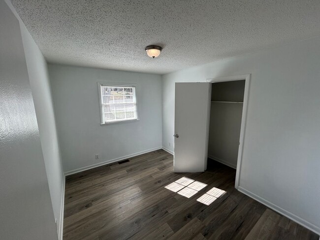 Building Photo - Charming Cul-de-Sac Brick Home | 3BR + Bonus Room | 2 Full Baths