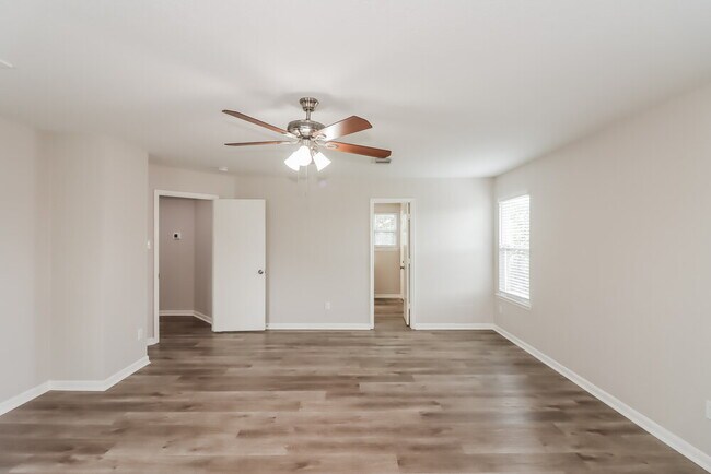 Building Photo - 6806 Oleander Grove Way