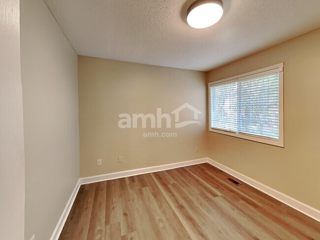 Building Photo - 1815 Bernice Dr