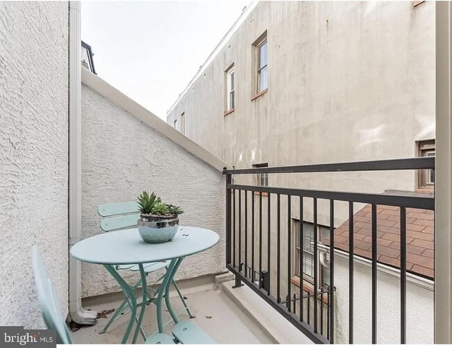 Building Photo - 2310 Naudain St