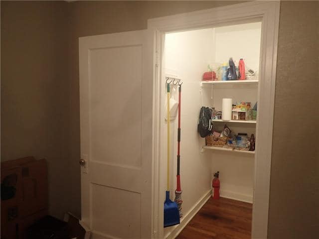 Building Photo - 5918 La Vista Dr