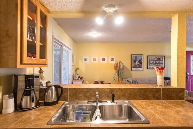 Building Photo - 2204 Trailside Dr