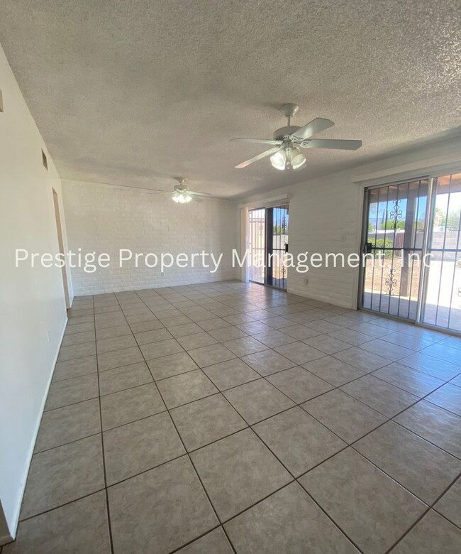 Building Photo - East Side Living Offering, Comfort & Conve...