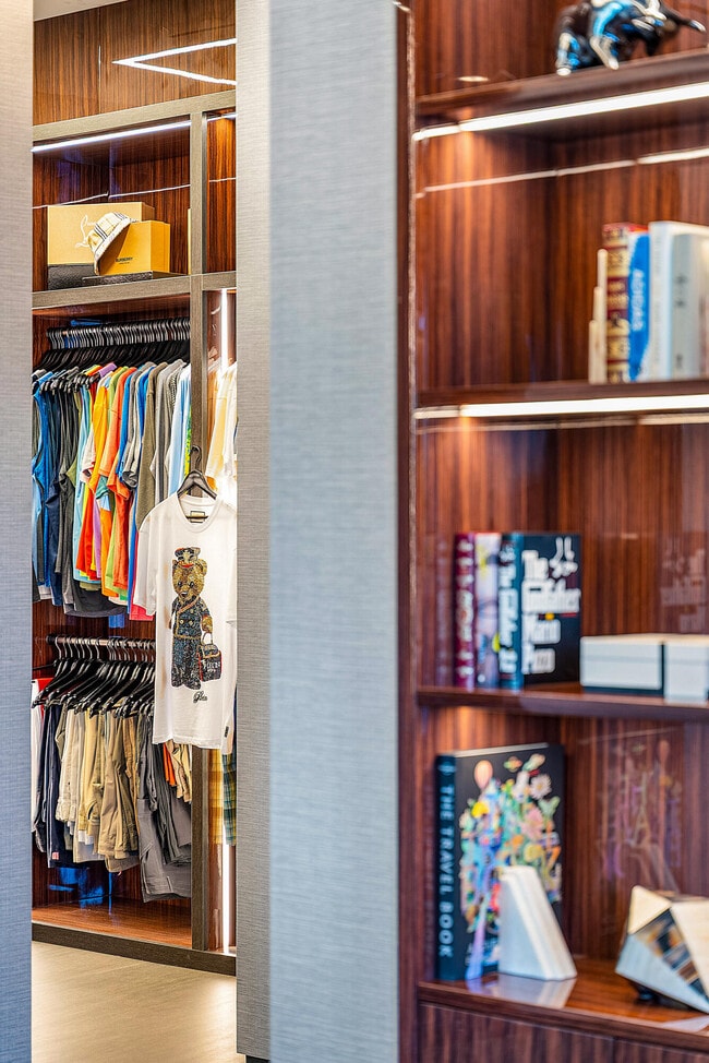 Building Photo - 2934 NE 8th Ave