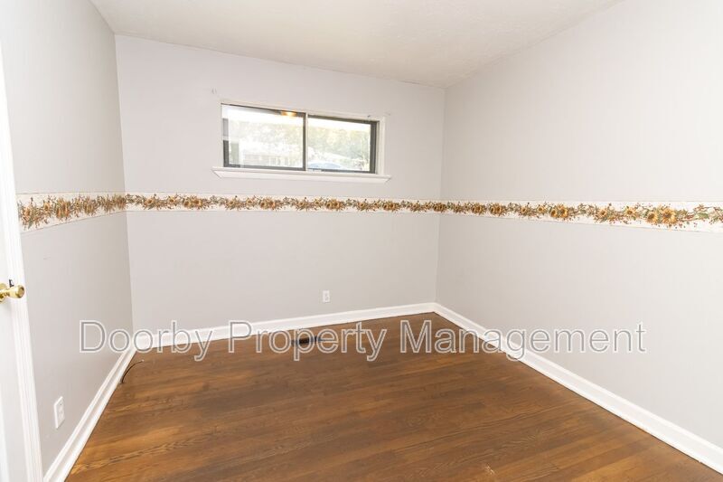 Building Photo - 730 Roberta Dr