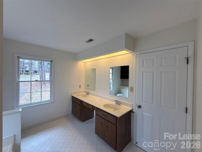 Building Photo - 14301 Hackamore Dr