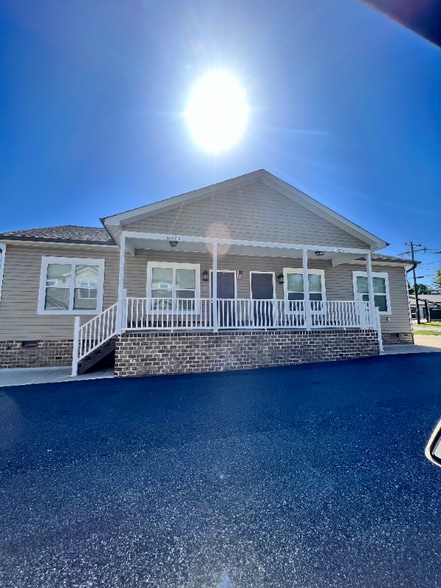 Primary Photo - 1567 14th Ave NE