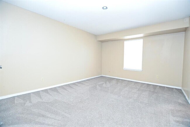 Building Photo - 5800 Lumberdale Rd