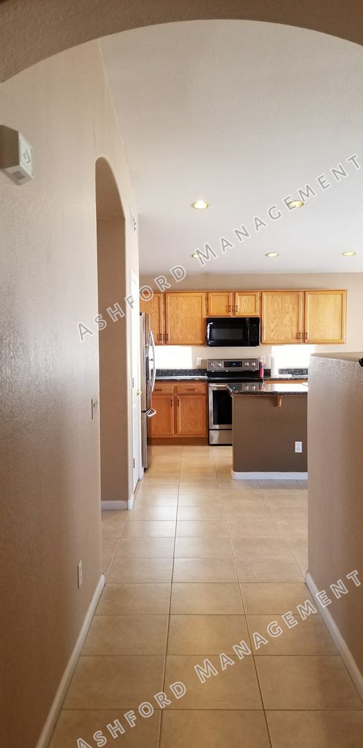 Building Photo - 3 BEDROOM HOME FOR RENT IN PHOENIX WITH POOL