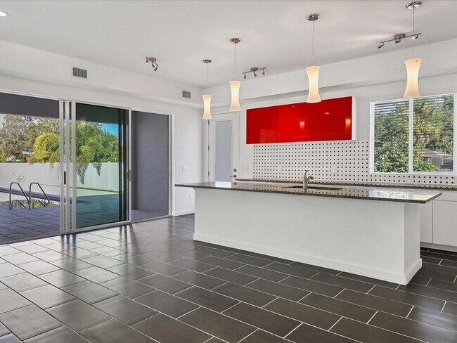 Building Photo - 4524 Riverwood Ave