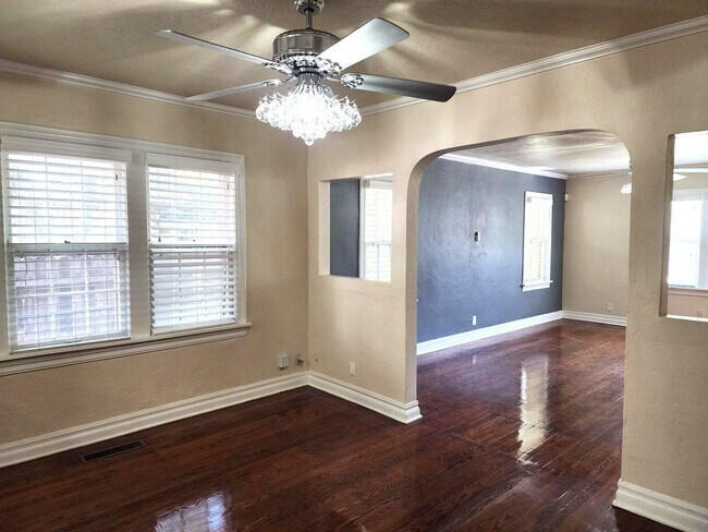 Building Photo - AMAZING 3 BED, 2 BATH Plus Study MILLERS ADDITION NW OKC