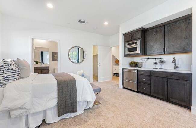 Building Photo - 8552 Seawind Way