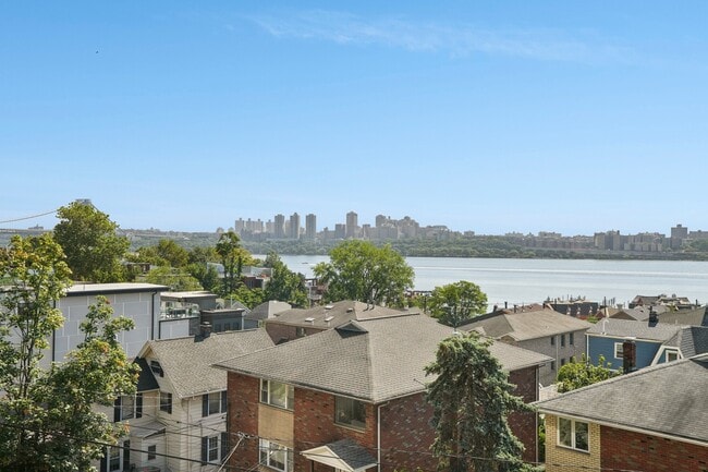 Building Photo - 714 Undercliff Ave