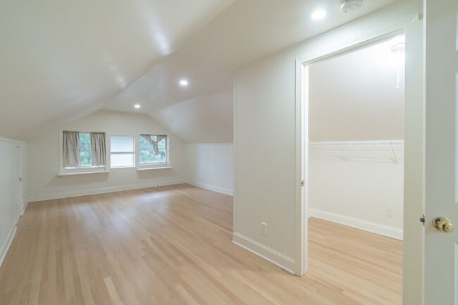 Building Photo - Spacious charmer in the heart of Dilworth ...