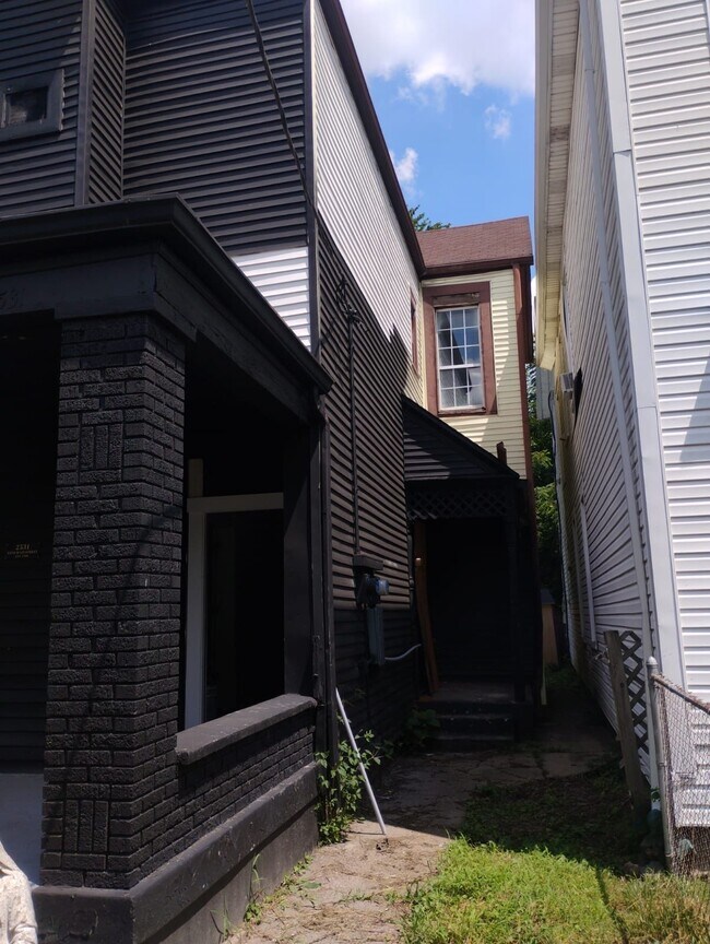 Building Photo - 2531 W Main St