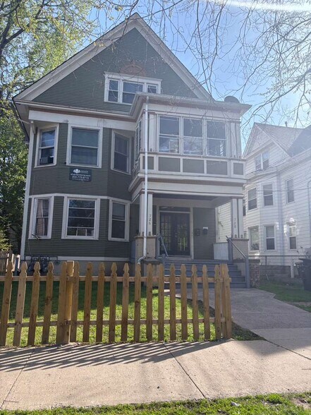 Building Photo - 726 Elm St
