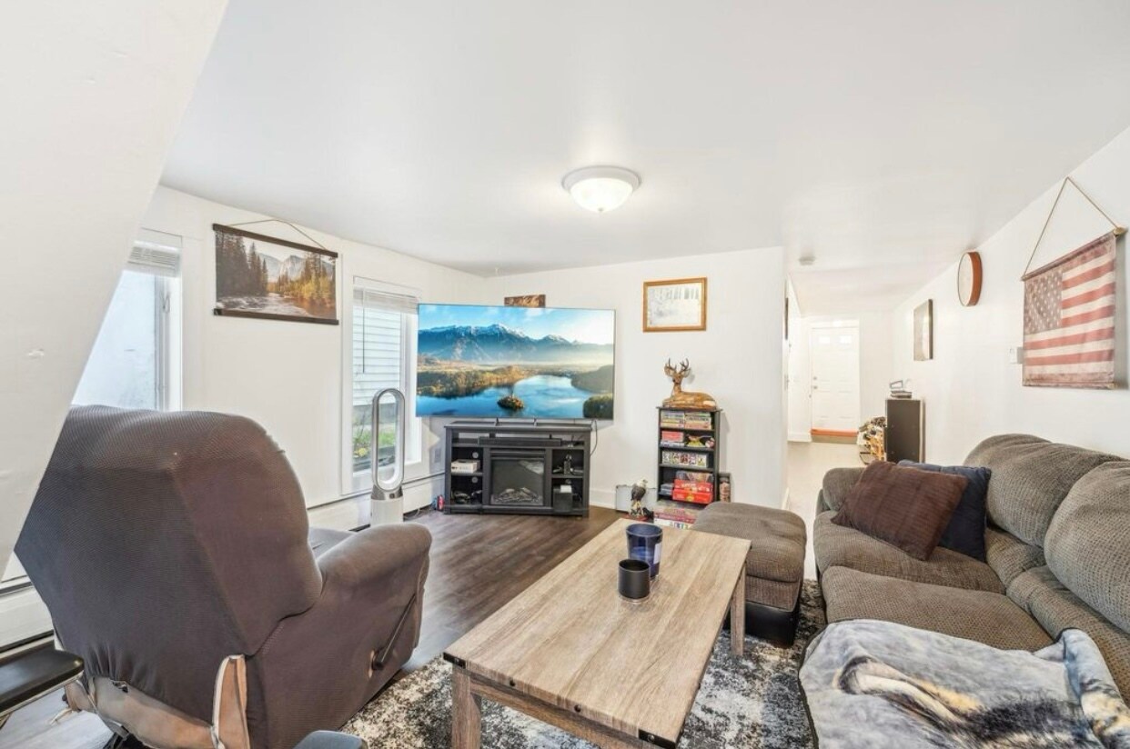 Building Photo - 424 3rd St